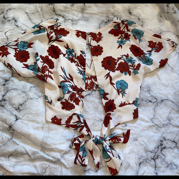 Floral back tie up shirt - Picture 3 of 3